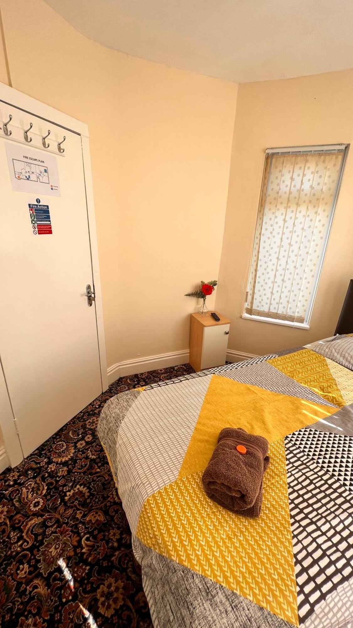 Castle Lodge Guest House 86-88 Sheil Rd L6 3Af リヴァプール エクステリア 写真